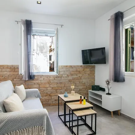 Little Gem By Corfuescapes Apartman
